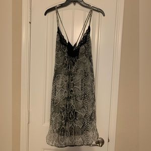ASTR x Nordstrom V-Neck Black/White Snake Skin Print Mini Slip Dress Large NWOT